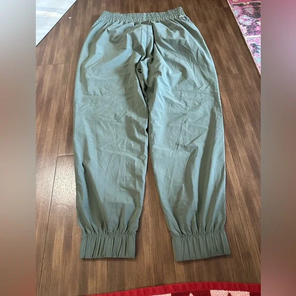 Vuori women’s villa jogger army green size medium style VW439 - Picture 4 of 6